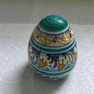 Hand-painted ceramic egg egg-shaped paperweight made in Italy